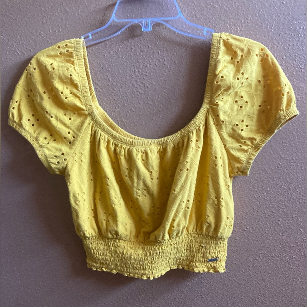 Crop top hollister size M color yellow use good condition